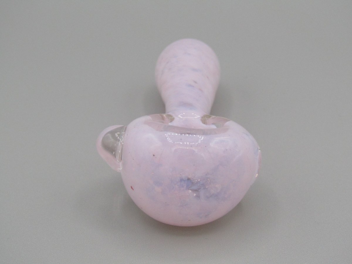 Zoom view 4" fritted spoon hand pipe w/ knocker and milky pink color.