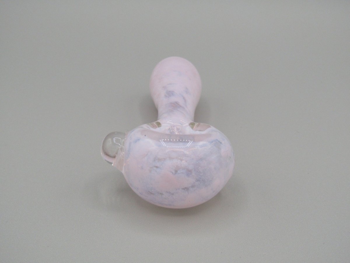 Zoom view 4" fritted spoon hand pipe w/ knocker and milky pink color.